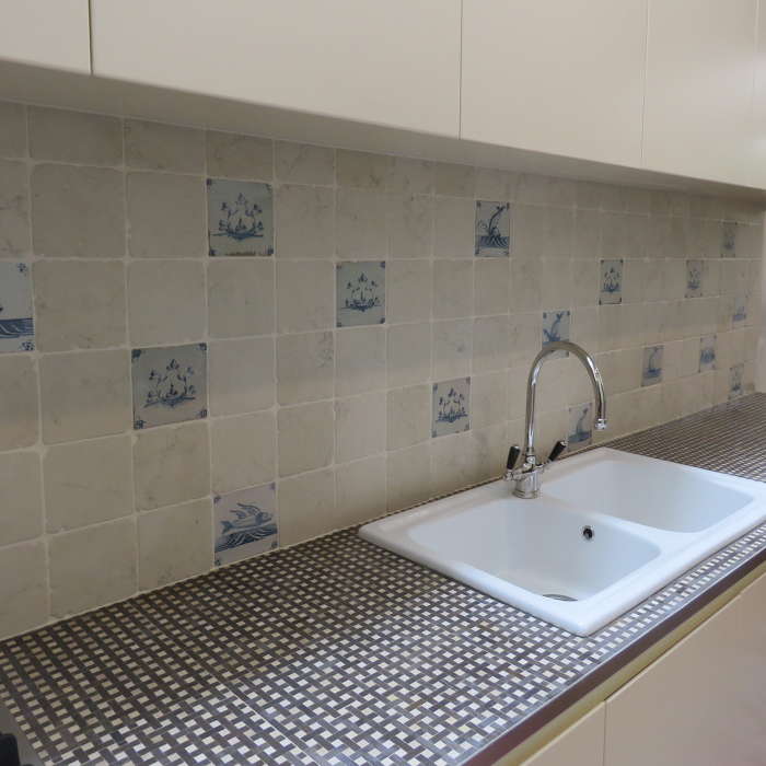 Charcol & Oatmeal basketweave bench top. Delft tiles and Biancone marble splash back