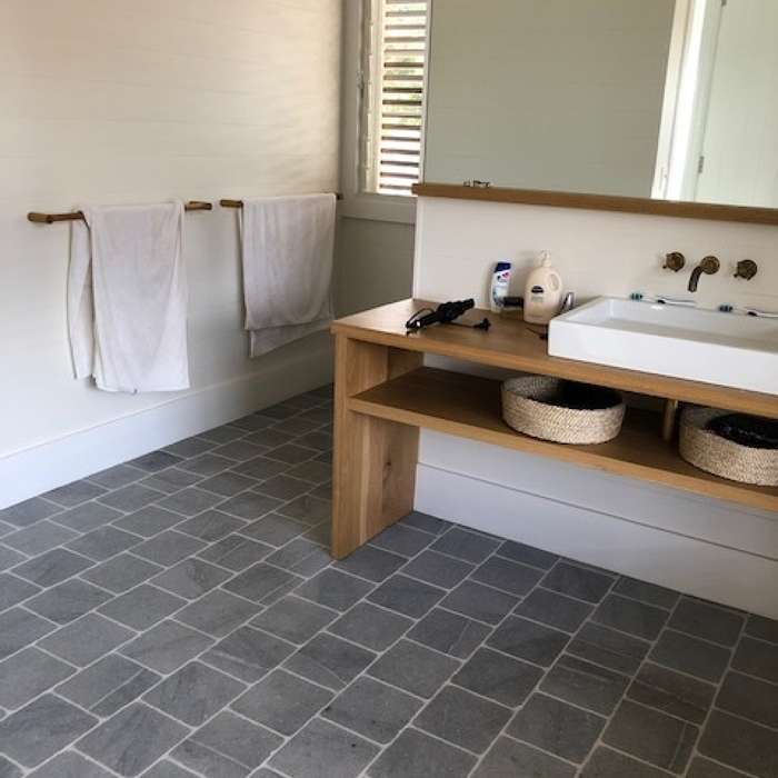 Bardaglio cobblestone floor