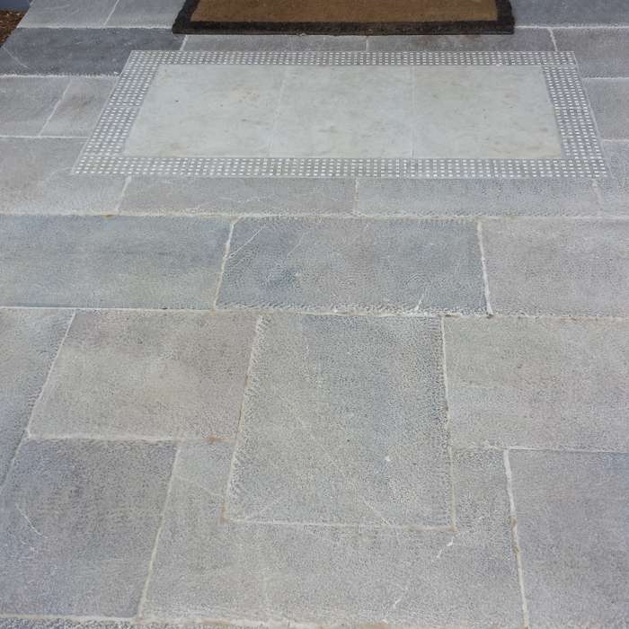 Moka cobblestone & charcol basket weave mat
