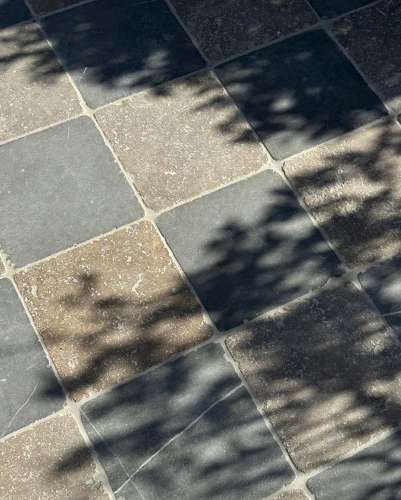Tunis Grigio tumbled marble cobblestones