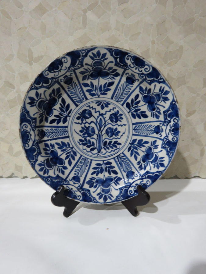 Delft blue & white charger plate, 18thC