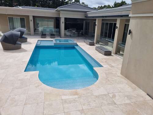 Latte travertine